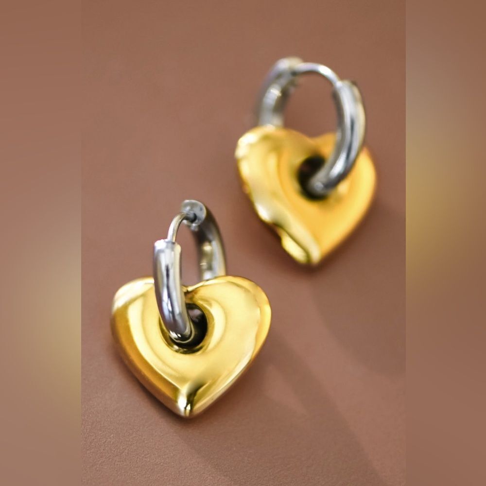 Heart hoop Earrings M1236 - Picture 4 of 8